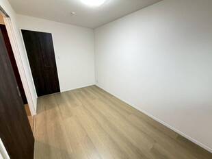 洋室（玄関側）