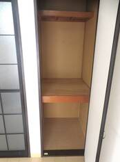 収納：西側洋室