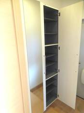 靴箱：姿見つき