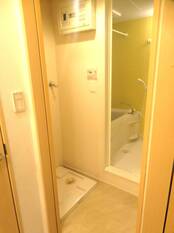 脱衣所：洗濯機置き場