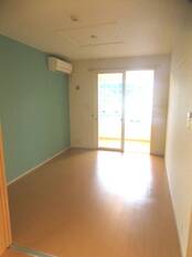 バルコニー側洋室