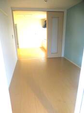 バルコニー側洋室