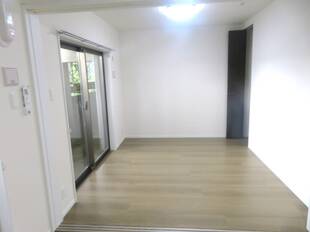 洋室（バルコニー側）