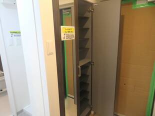 靴箱：姿見付き