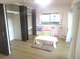 洋室（バルコニー側）