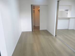 洋室（バルコニーから）