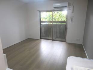 洋室（キッチンから）