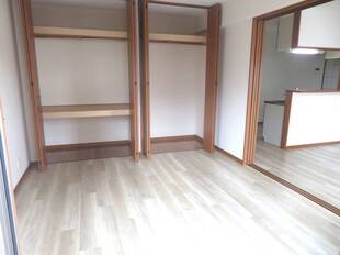 ベランダ側洋室（バルコニーから）