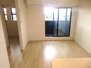 リビング(キッチンから)