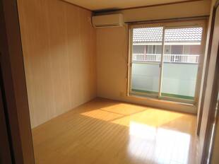 バルコニー側洋室