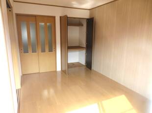 バルコニー側洋室