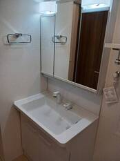 洗面脱衣所：シャンプードレッサー