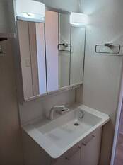 洗面脱衣所：シャンプードレッサー