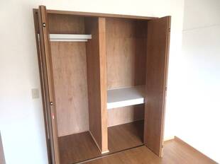 洋室収納（玄関側）