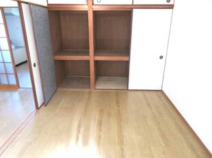 洋室（収納側）