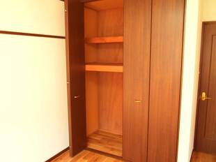 洋室収納（ベランダ側）