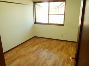 洋室（玄関側）