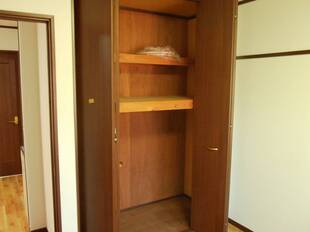 洋室収納（玄関側）