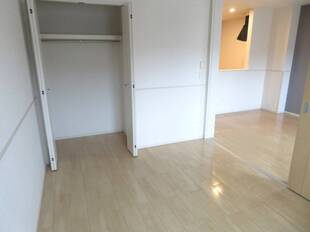 洋室（バルコニー側）