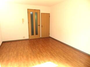 洋室（バルコニーから）