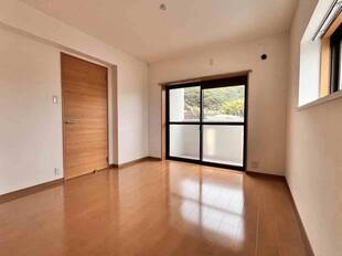 洋室（玄関側）