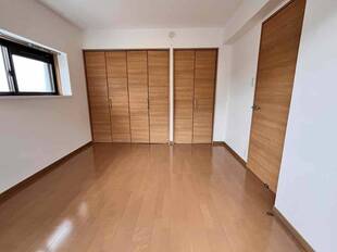 洋室（玄関側）