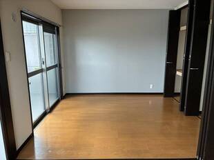 洋室（バルコニー側）