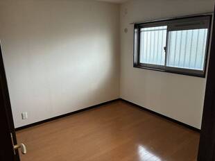 洋室（玄関側）