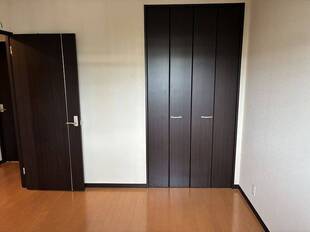 洋室（玄関側）