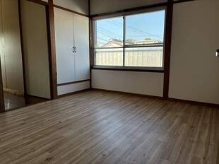 2階　洋室（階段側）