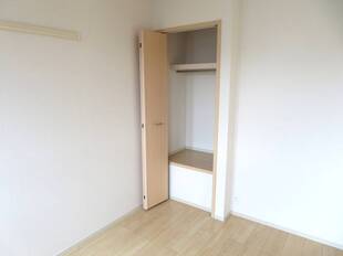 洋室収納（バルコニー側）