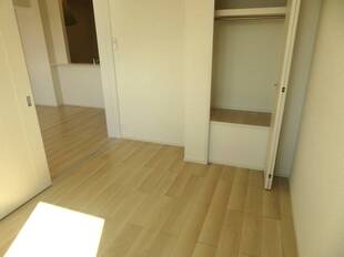 洋室（バルコニー側）