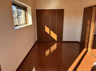 洋室（バルコニー側）