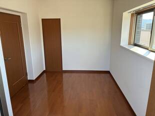 洋室（玄関側）