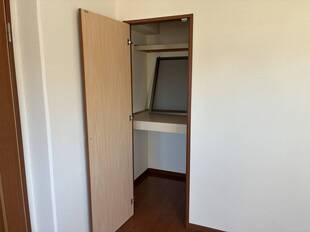 洋室（玄関側）収納