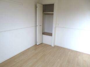 洋室収納（バルコニー側）