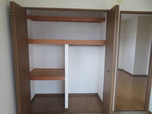 南側洋室　クローゼット