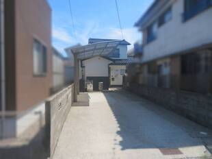 駐車場は縦列駐車です